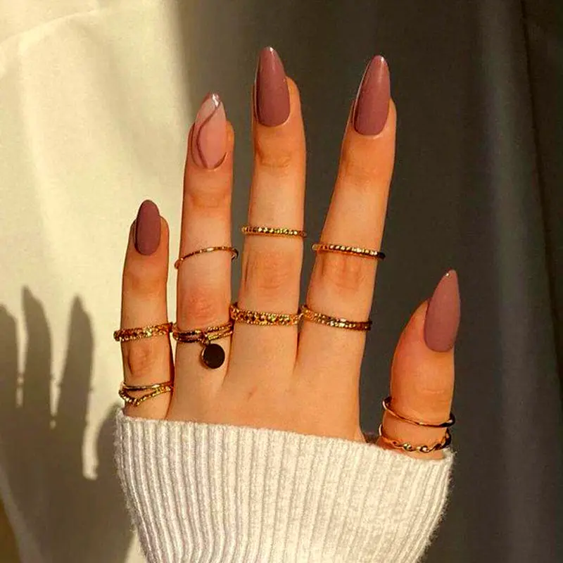 دیزاین ناخن مینیمال قهوه  ای ترند