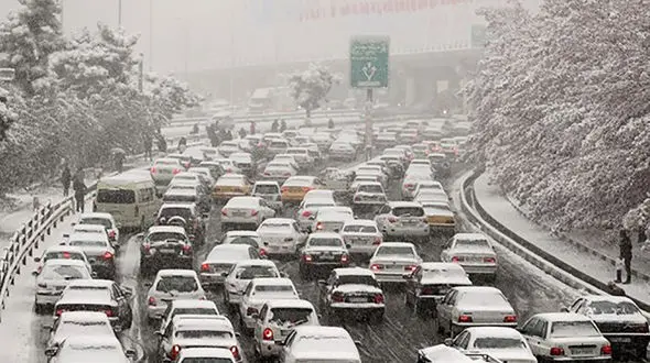 ابر ترافیک در جاده کرج_چالوس / مسافران مراقب سقوط سنگ باشند 