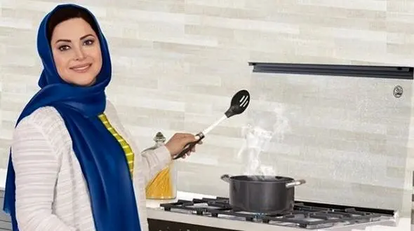 فیلم/ نگاهی به چیدمان خانه کمند امیرسلیمانی/ از لوستر، پرده و دیوارکوب های آینه تا مبلمان خوشرنگ به سلیقه خودش!