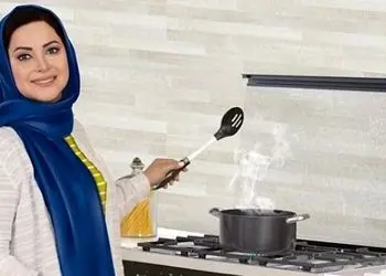 فیلم/ نگاهی به چیدمان خانه کمند امیرسلیمانی/ از لوستر، پرده و دیوارکوب های آینه تا مبلمان خوشرنگ به سلیقه خودش...!