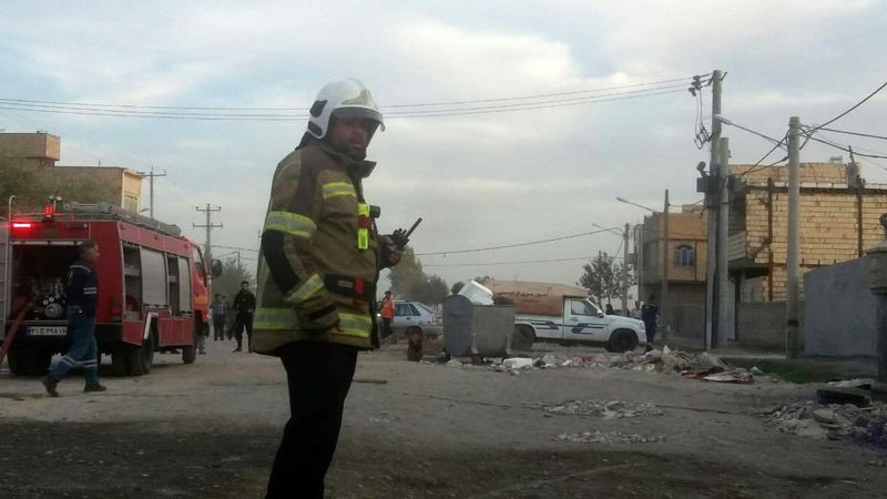 مهار حریق مهیب مغازه پیک نیک پرکنی در بولوار توس مشهد با تلاش آتش‌نشانان ۵ ایستگاه