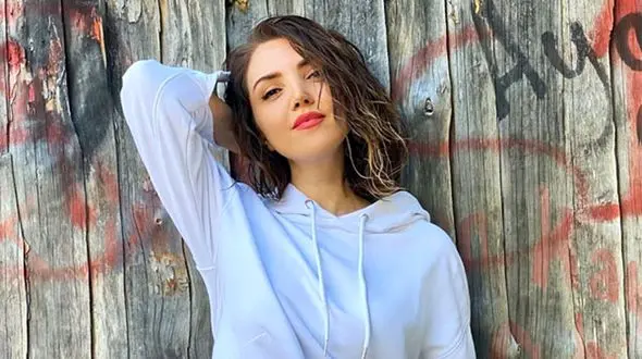 فیلم سبک چیدمان مینیمال منزل عایشه گل، بازیگر معروف فیلم مطرب!