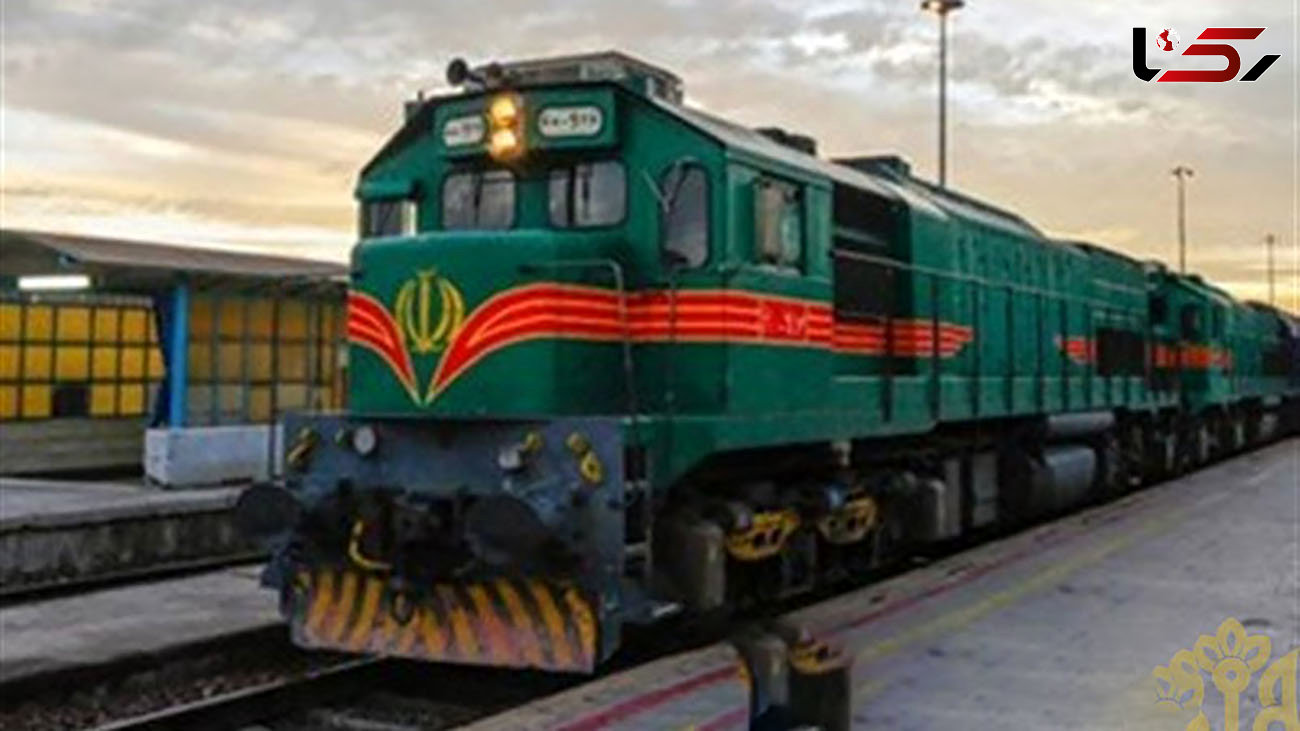 300 مسافر قطار شیراز در محاصره برف / امدادرسانی آغاز شد