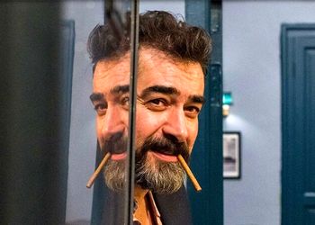 فیلم شاهکار خوانندگی شهاب حسینی با اجرای زنده در کنار رفیق صمیمی اش/ چه صدای دلنشینی داشت و خبر نداشتیم !
