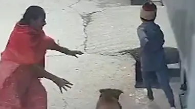 فیلم حمله وحشتناک سگ به کودک در هندوستان