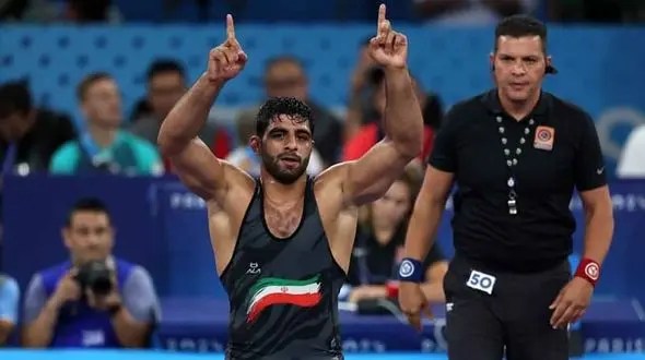 ساروی طلسم را شکست / طلای خوش رنگ پاریس بر گردن قهرمان ایران