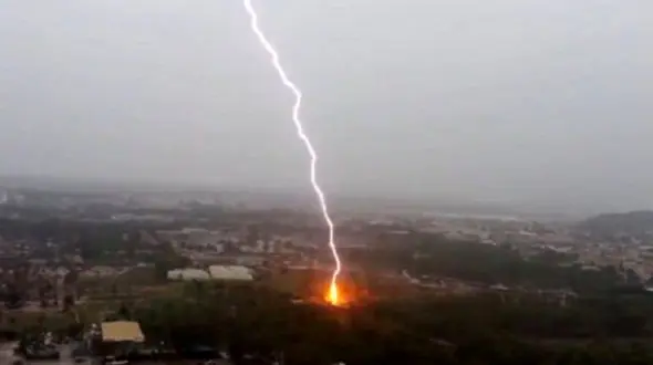 صاعقه جوان شوشی را خشک کرد