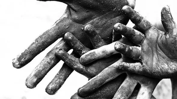 این هزاران کودک برای زنده ماندن و تحصیل باید کار کنند / ما آنها را نمی بینیم اما هستند