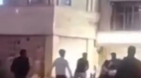 قتل جوان ایرانی از سوی ۵ مرد افغان / قاتلان بازداشت شدند + فیلم لحظه درگیری 