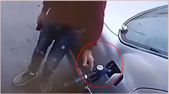 حماقت راننده خودروی سواری پمپ بنزین را به آتش کشید