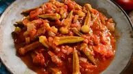 طرز تهیه ترشی بامیه با پوره گوجه‌ فرنگی؛ خوشرنگ، ترد و خوش‌ طعم