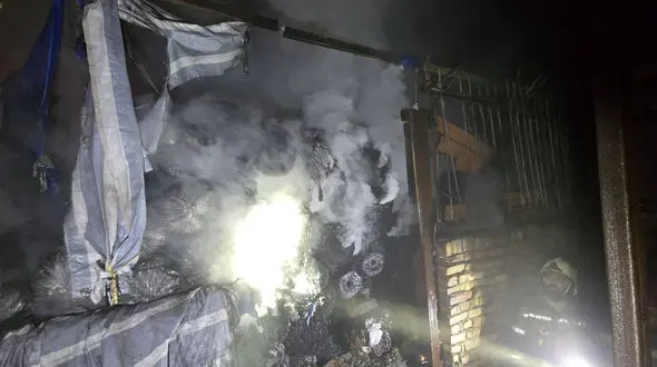 مهار آتش‌سوزی بامدادی در بازار  پارچه حضرتی در تهران