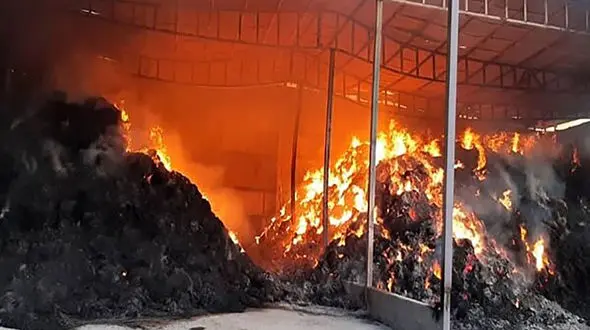 آتش‌سوزی بزرگ خیابان قلمستان تهران / 15 نفر در محاصره آتش !