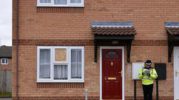 کار وحشیانه و زشت با مادر و دختر در مقابل چشم یکدیگر  روی تخت خواب + عکس