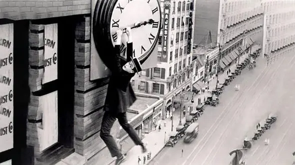 فیلم افشاگر صحنه معروف هارولد لوید در تاریخ سینما / چگونه فیلمبرداری شد؟ 