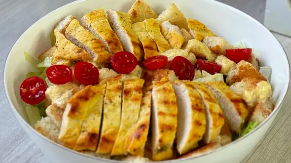 سالاد سزار خوشمزه ترین سالاد رستورانی + فیلم