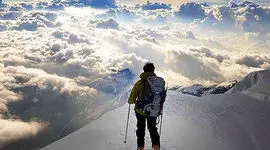 فیلم لحظه دعوای کوهنوردان بر سر نوبت عکس یادگاری در قله دماوند 