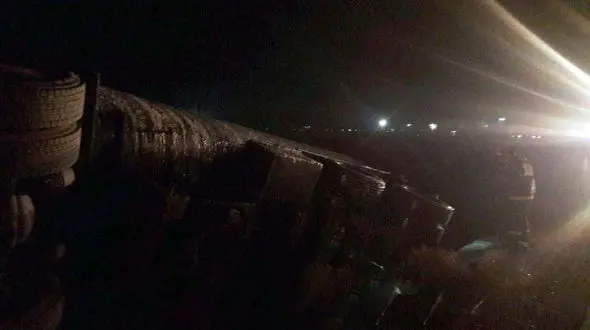 نخستین عکس از واژگونی تانکر حمل سوخت + خبر