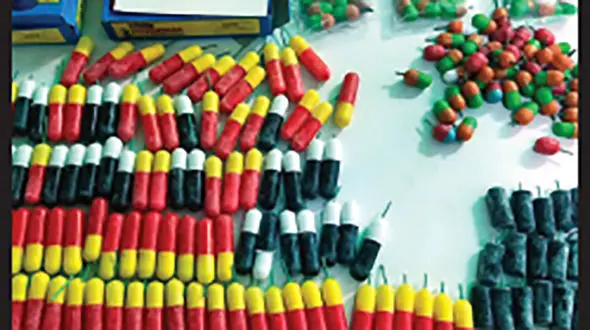  کشف 5 هزار و 500 عدد مواد محترقه در مشهد