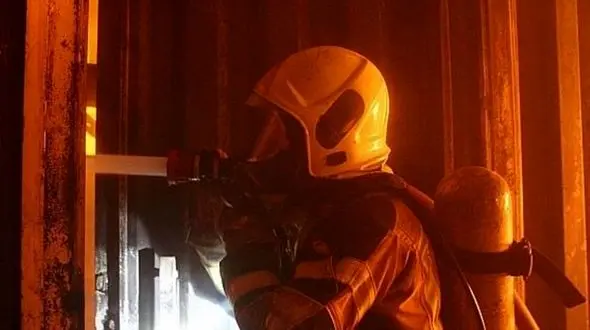 آتش‌سوزی وحشتناک مجتمع تجاری معروف در اقدسیه 