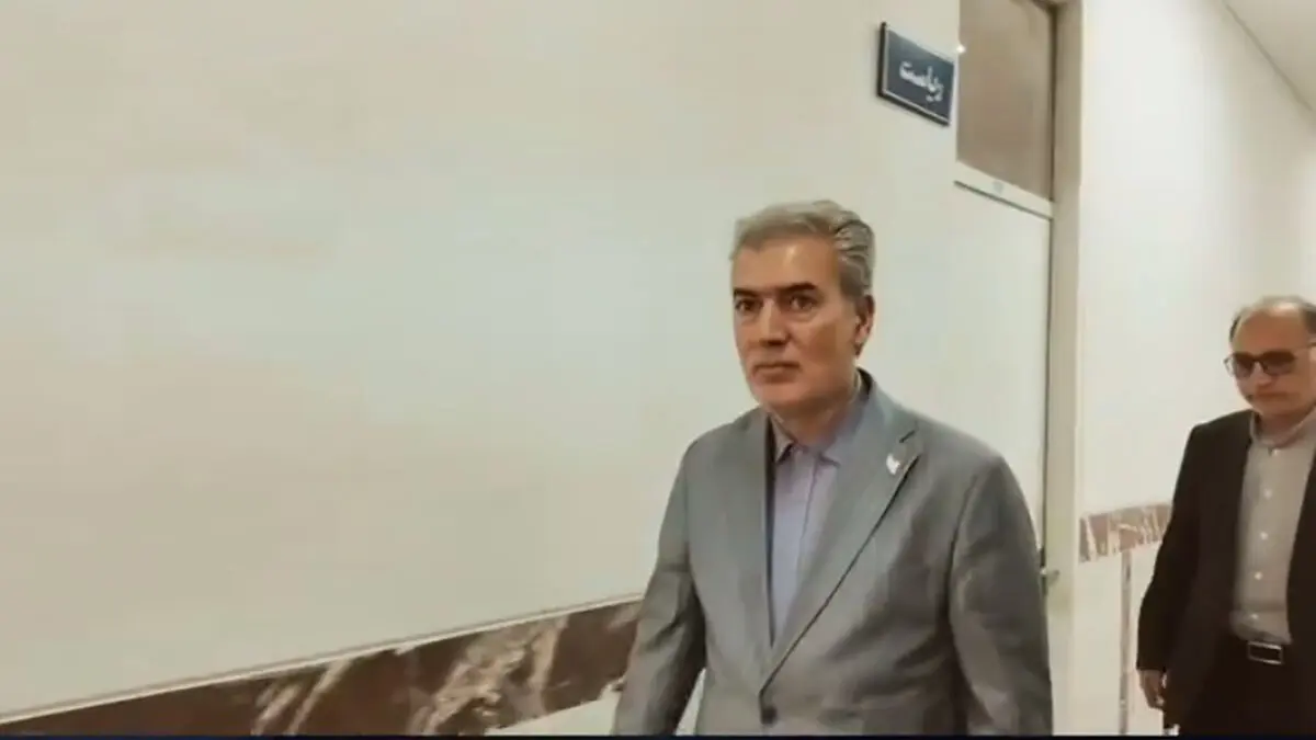 فرماندار خوی به اداره ارشاد رفت؛ فقط یک نفر سر کار بود!
