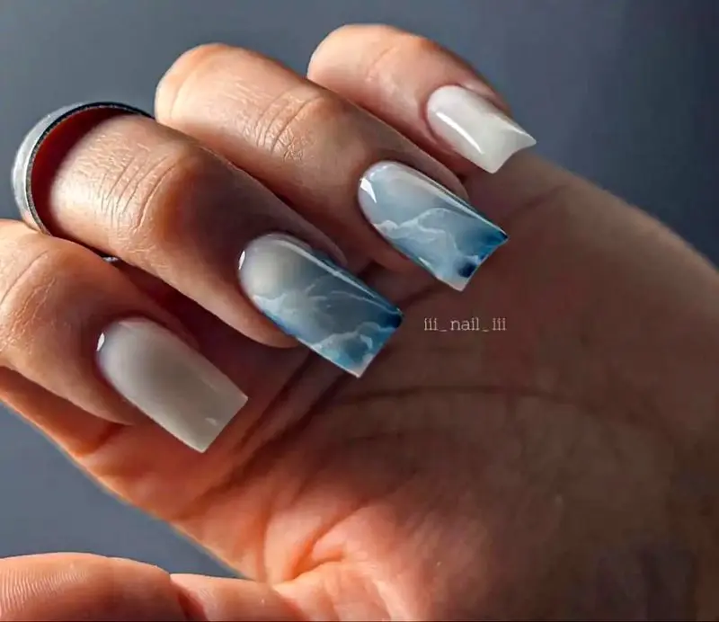 طرح ناخن آبی و سفید