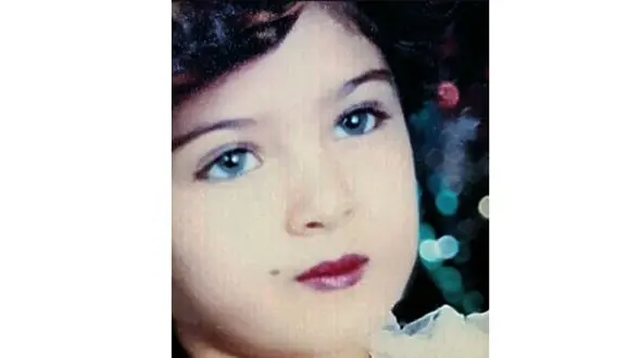 این دختر چشم رنگی کدام خانم بازیگر عروسکی سینما است؟ / این خانم مدل را می شناسید؟!