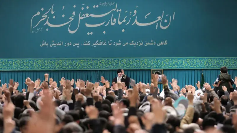  رهبر انقلاب در دیدار هزاران نفر از مردم آذربایجان شرقی