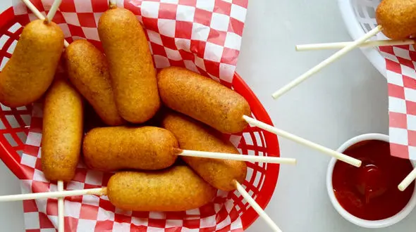 هات داگ های خوشمزه با لایه ای از بلغور ذرت +فیلم