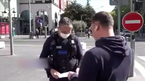 شیوه جالب فرانسوی‌ها برای کنترل قرنطینه خانگی با نصب دوربین و بلندگو در خیابان + فیلم