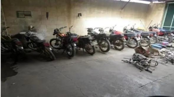 دستگیری سارقان حرفه ای موتور سیکلت + عکس