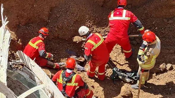 فیلم عملیات ویژه برای بیرون کشیدن جنازه مرد تهرانی / در شهرری رخ داد