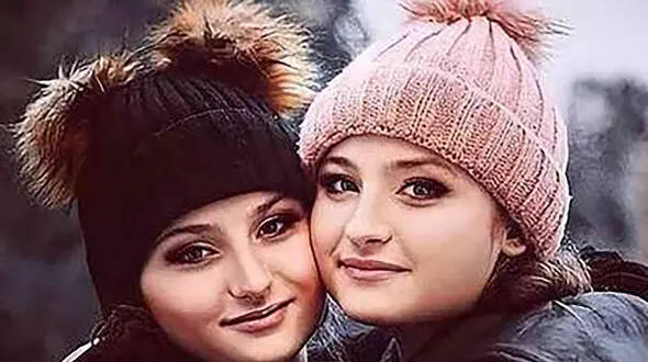 سکانس غش آور سریال پایتخت با  سارا و نیکا دختران پرحاشیه سریال ! + عکس های خاص