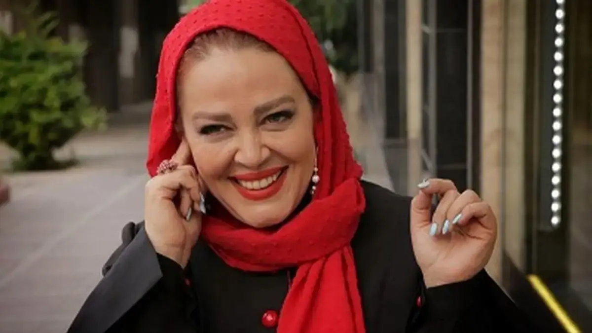 بهاره رهنما: یکی از دوستام از خارج اومده بود بهم گفت خاک بر سرت با این قیافت ... دوره زمونه عوض شده والا ... آدم تکلیفش معلوم نیست...