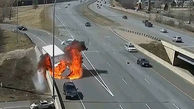 ببینید /  لحظه هولناک انحراف سواری و آتش گرفتن ناگهانی کامیون پس از برخورد به دیواره پل! + فیلم