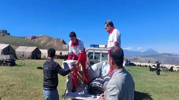 محبوبی:طوفان چادرهای عشایری منطقه مرزی آواجیق در مرز ایران و ترکیه را از جا کند/اسکان اضطراری و ارسال اقلام امدادی هلال احمر