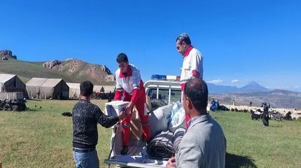 محبوبی:طوفان چادرهای عشایری منطقه مرزی آواجیق در مرز ایران و ترکیه را از جا کند/اسکان اضطراری و ارسال اقلام امدادی هلال احمر
