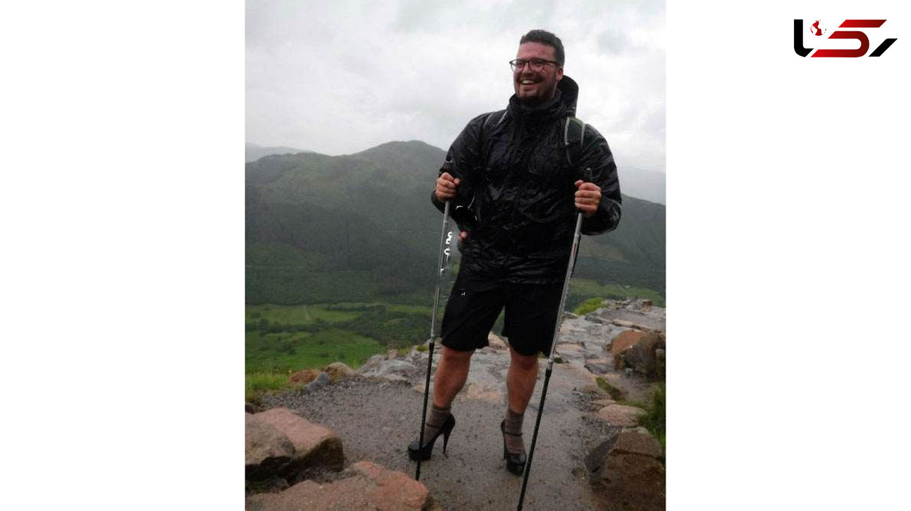 کوهنوردی مردی با کفش زنانه 12 سانتی برای کمک به خیریه+عکس