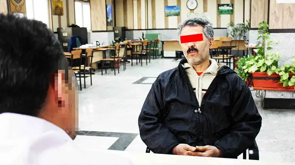 گفتگوی تصویری با مردی که 19 سال در تهران با ماسک زندگی می کند / او پس از یک حادثه تلخ از تبریز  فرار کرده بود+فیلم و عکس