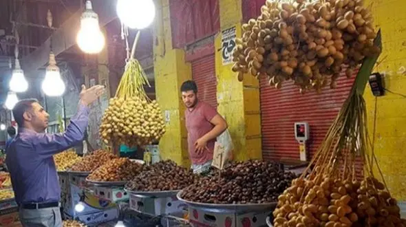 خلاقیت خنده دار بَقال اهوازی برای فرار از گرمای 50 درجه حماسه آفرید/ صدهزار آفرین به این مغز پر از ایده