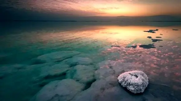 راز بارش برف نمک در عجیب‌ ترین دریاچه جهان فاش شد!