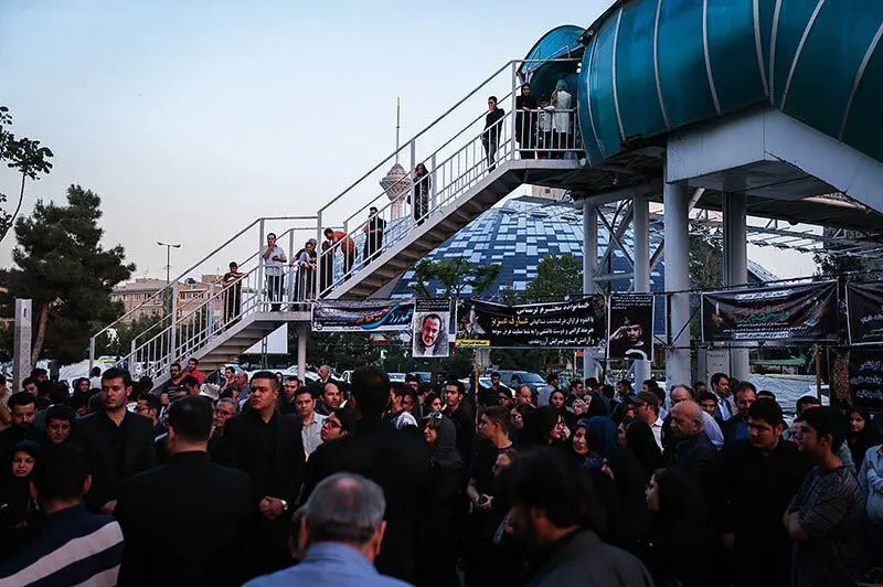 کدام ستاره ها در مراسم هفتمین روز درگذشت عارف لرستانی حضور داشتند