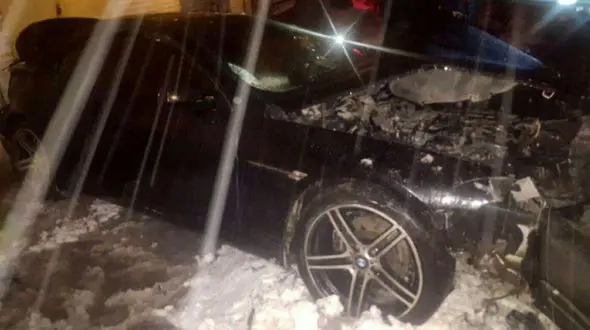 عکس مچاله  بی ام و لوکس با تیربرق در برخورد با تیر برق + عکس 