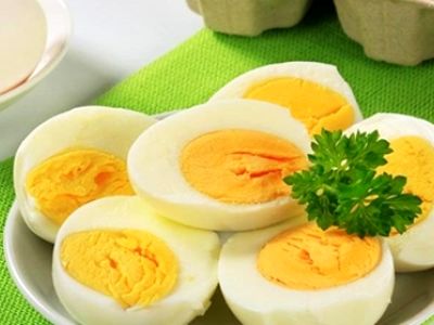 آیا تخم مرغ برای سالمندان مضر است؟ بررسی تاثیر آن بر سلامت کبد