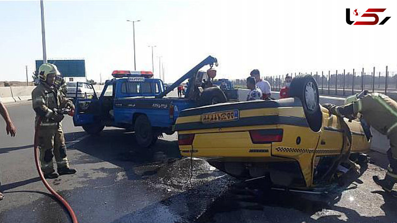 واژگونی خودروی سواری در آزاد راه خلیج فارس + عکس