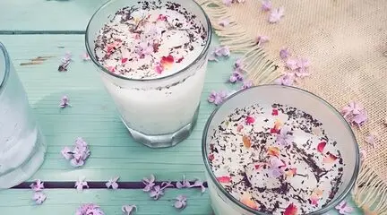 ۶ مدل دوغ مزه‌ دار خانگی؛ خنک، خوش‌ طعم و مناسب روزهای گرم
