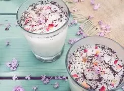 ۶ مدل دوغ مزه‌ دار خانگی؛ خنک، خوش‌ طعم و مناسب روزهای گرم