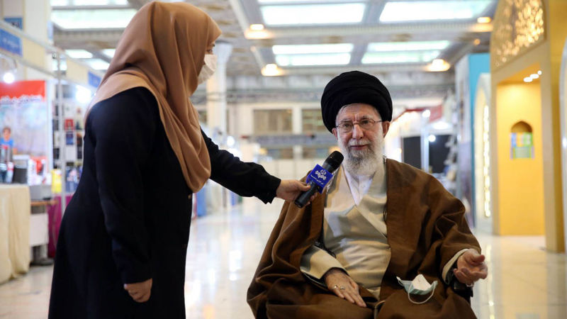 رهبر انقلاب اسلامی پس از بازدید سه ساعته از نمایشگاه کتاب