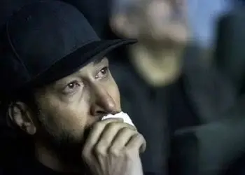 گریه های بهرام افشاری ختم یکی از جانباختگان  دی 1404: حالم خوب نیست و سخت است صحبت کردنقول می دهم که انسان بهتری باشم