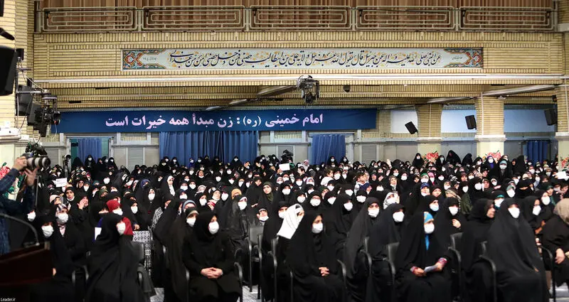 رهبر انقلاب اسلامی در دیدار صدها تن از زنان فرهیخته و فعال کشور